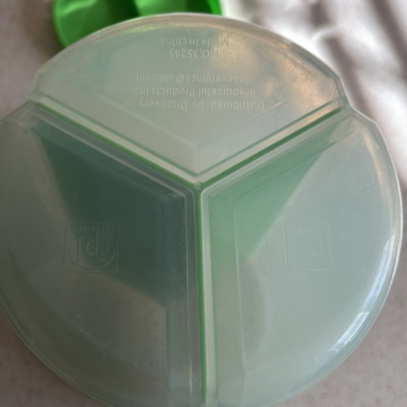 ❌SOLD ~ CONTAINER ~ 3 section ~ food/snack container - Picture 4 of 4